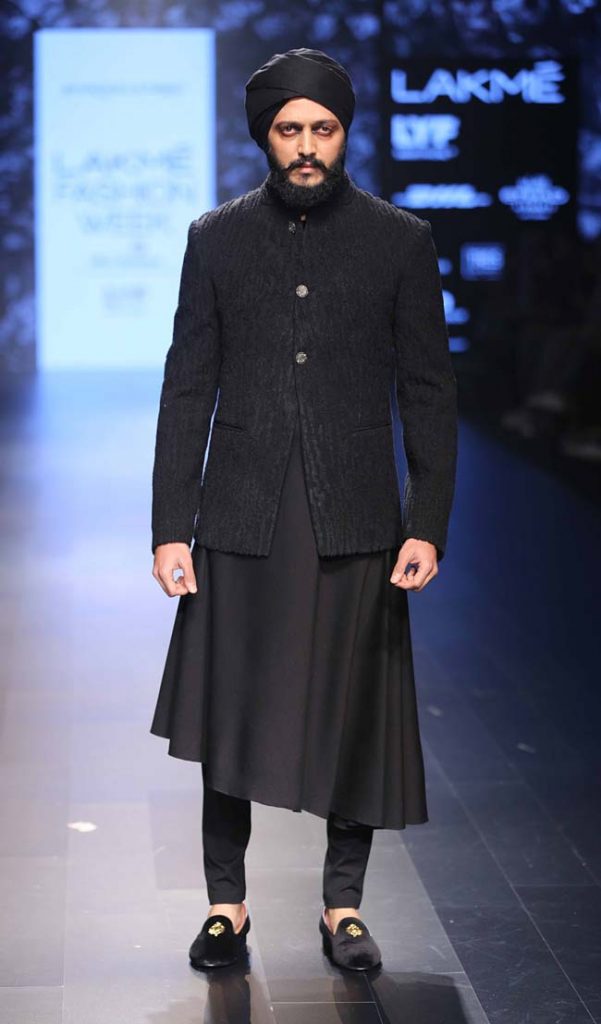 Riteish-Deshmukh-Shantanu-and-Nikhil-showstopper-lakme-fashion-week-LFW-winter-festive-2016-bollywood-actor