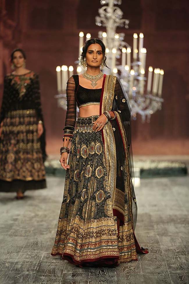 tarun-tahiliani-couture-collection-icw-2016-dresses (12)-black-indian-wedding-lehenga