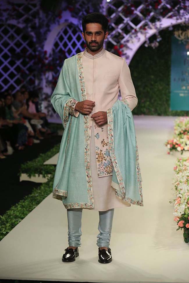 varun-bahl-India-Couture-Week-2016-collection-cream-sherwani-floral-bordered (16)