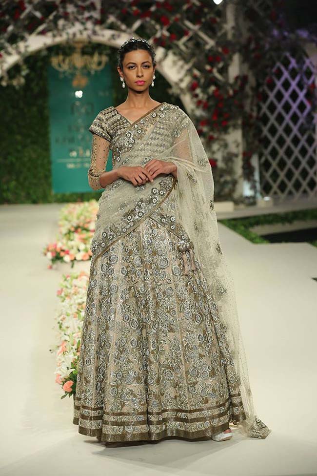 varun-bahl-India-Couture-Week-2016-collection-grey-embroidery-lehenga-dupatta-draped (7)