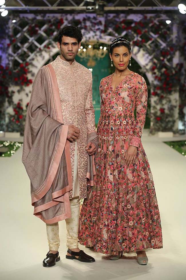 varun-bahl-India-Couture-Week-2016-designer-collection-pink-embroidery-sherwani-long-gown (14)