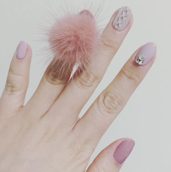 matte-nail-polis-latest-nails-trend