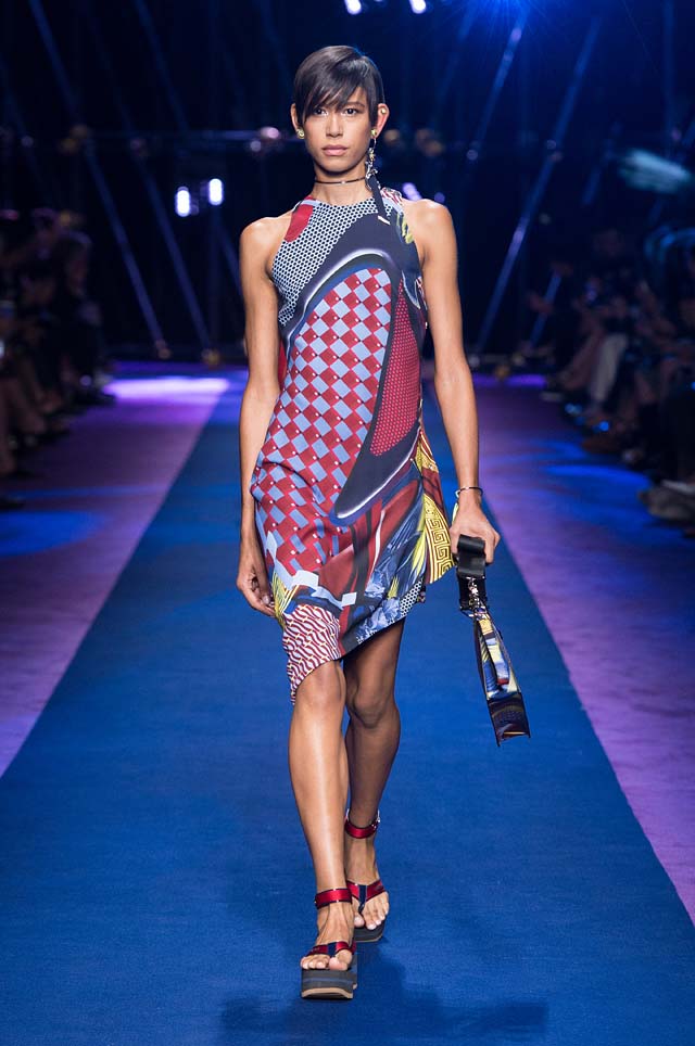 versace-ss17-spring-summer-2017-collection-dress-20-multi-colored-printed-dress-handbag