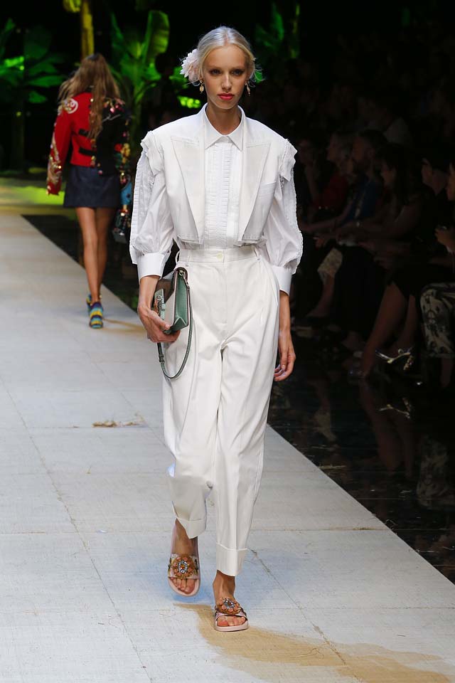 dolce-gabbana-spring-summer-2017-ss17-rtw-10-white-suit-hair-accessory-handbag