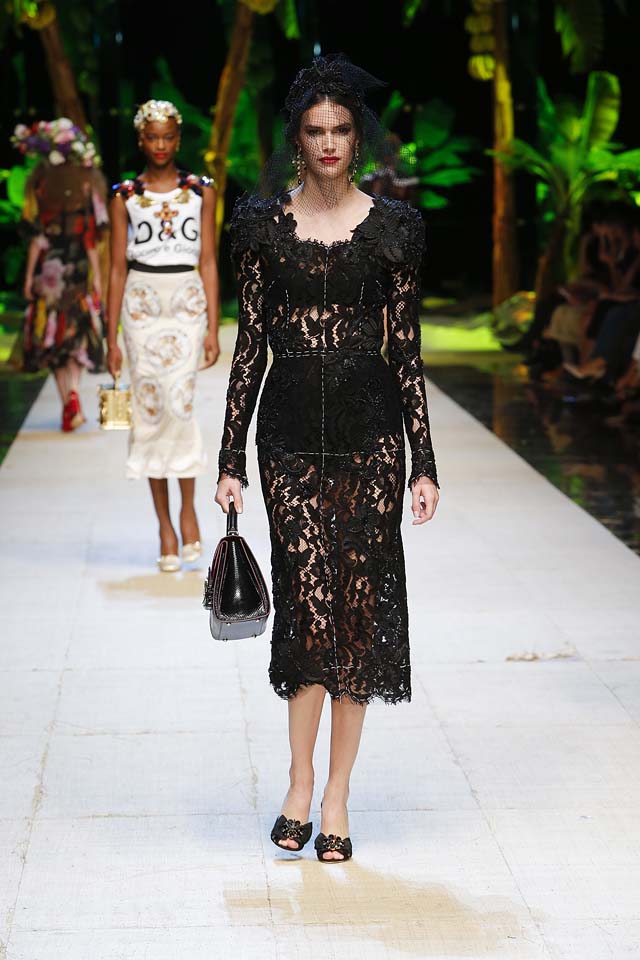 dolce-gabbana-spring-summer-2017-ss17-rtw-38-black-sheer-lace-dress-handbag