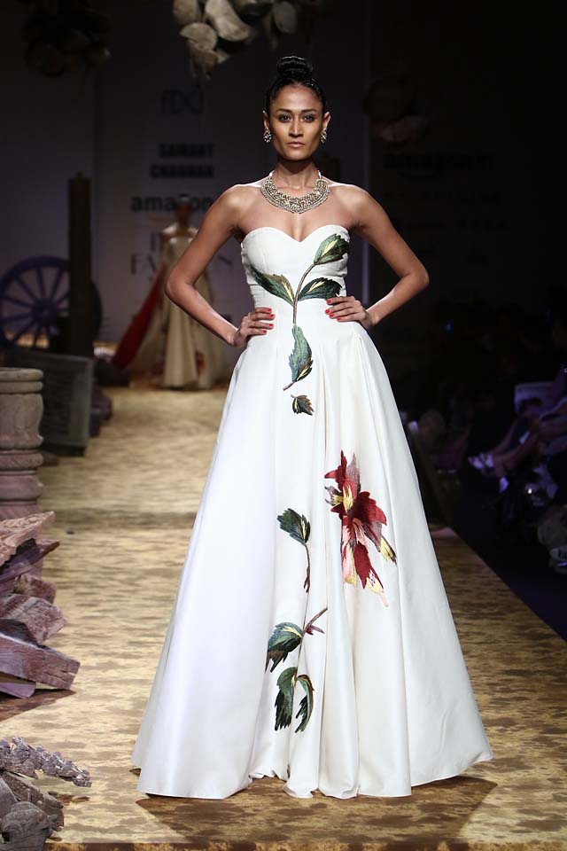 samant-chauhan-aifw-spring-summer-2017-collection-white-bridal-dresses-4-designer-indian-wedding-gown-strapless