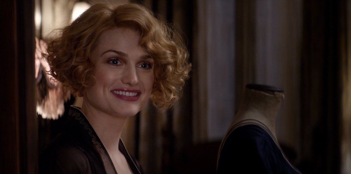fantastic-beasts-and-where-to-find-them-queenie-hairstyle-1920s-curls