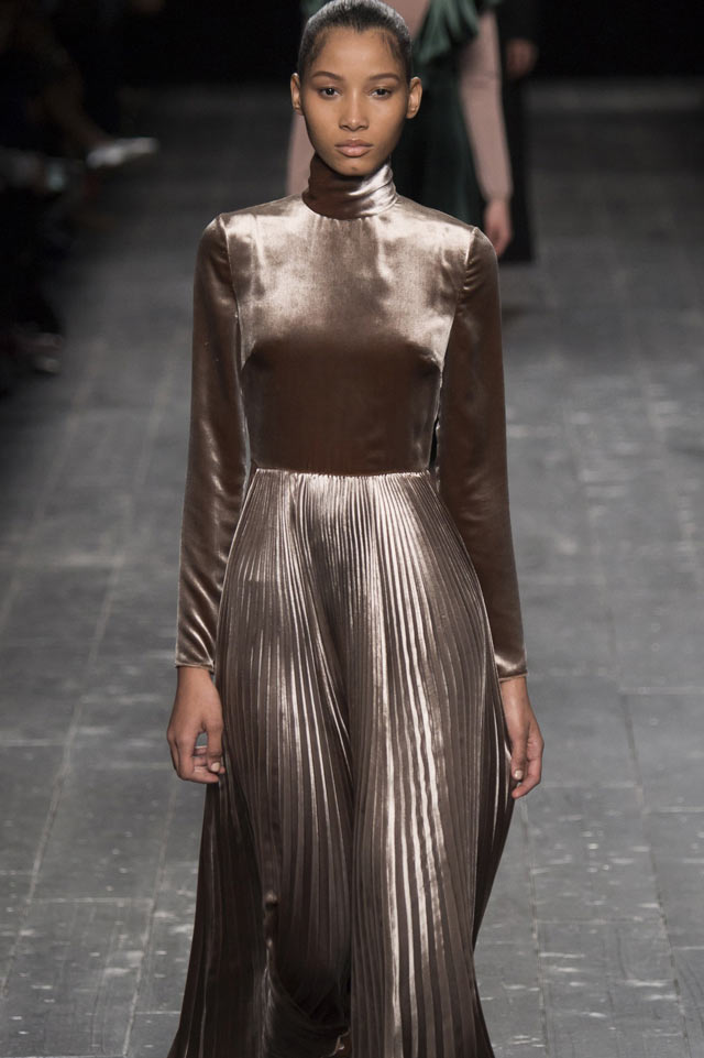 velvet-fashion-trend-valentino-fal-winter-2016-dress-prepleats