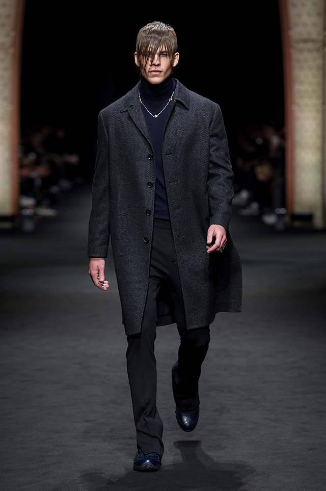 Versace_Men_FW17_ fall-winter-2017 (7)-wool-coat-all-black