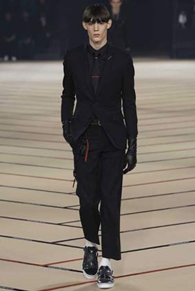 dior_fw17-fall-winter-2017-menswear-mens-1-suit-tie-gloves-winterwear