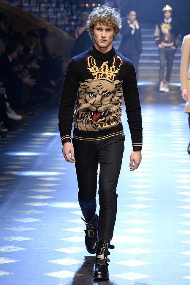 dolce-gabbana-fall-winter-2017-2018-fw17-menswear-men-bold-graphic-sweater