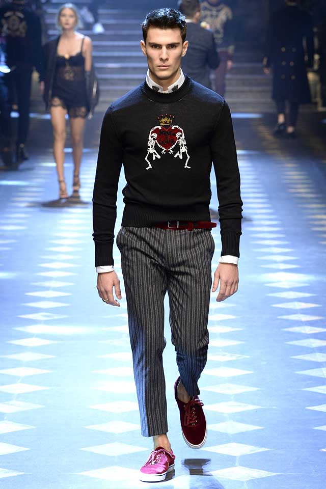 dolce-gabbana-fall-winter-2017-2018-fw17-menswear-men-red-velvet-sneakers-graphic-sweater