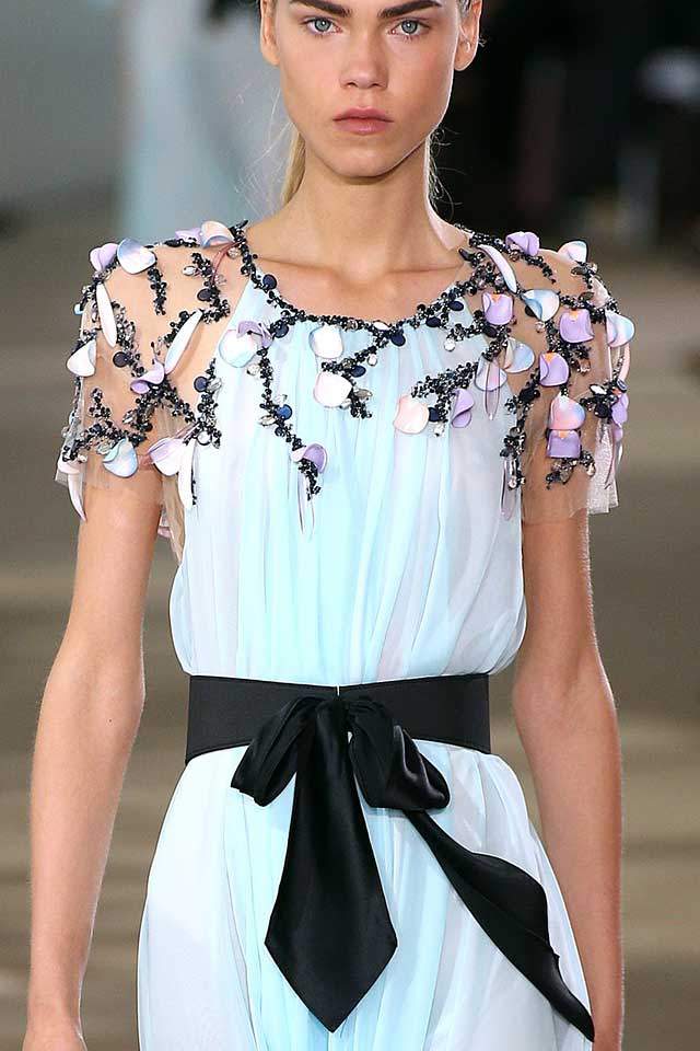 2017-spring-summer-fashion-trends-latest-ss17-style-monique-lhuillier-floral-applique