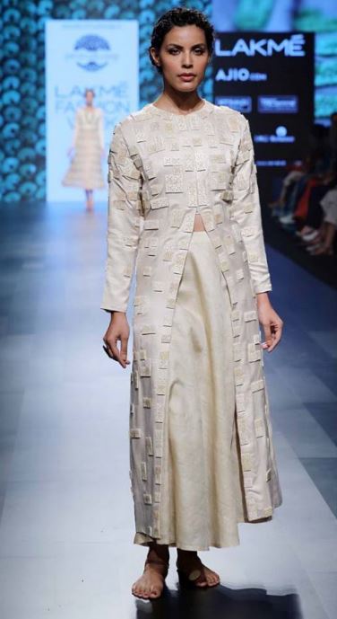 Jambudweep-applique-poncho-monochromeReincarnations Show-lakme-fashion-week- 17