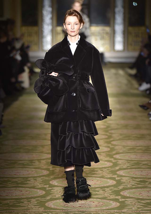 Simone-Rocha-fw17-rtw-fall-winter-2017-18-collection-5-ruffle-velvet-black-dress