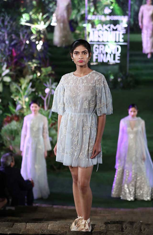 anita-dongre-summer-resort-2017-lakme-fashion-week-dress-indowestern-mini-embroidered-white