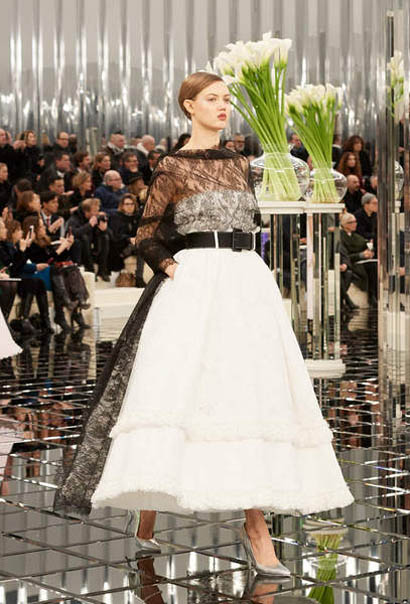 chanel-spring-summer-2017-couture-collection-49-poofy-pretty-white-gown-sheer-cape