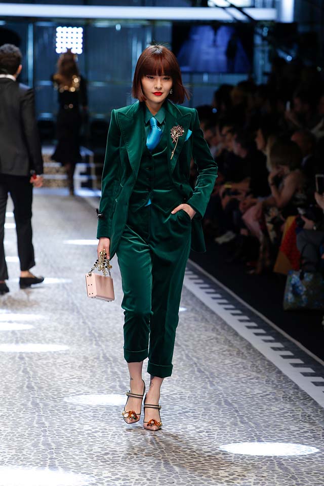 dolce-and-gabbana-fw17-rtw-fall-winter-2017-18-collection (11)-velvet-suit