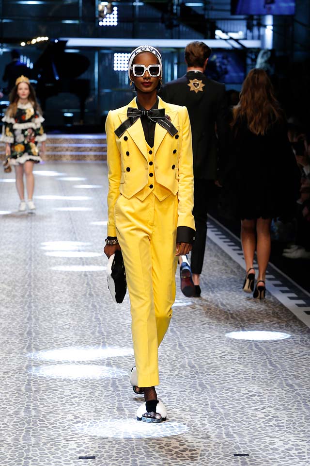 dolce-and-gabbana-fw17-rtw-fall-winter-2017-18-collection (36)-yellow-suit