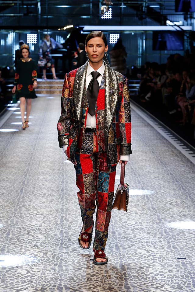dolce-and-gabbana-fw17-rtw-fall-winter-2017-18-collection (75)-printed-suit