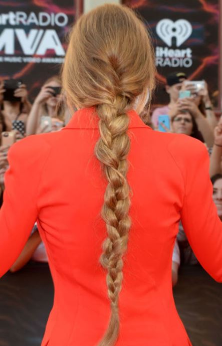 gigi hadid-simple-three-strand-braid-cute-party-hairstyles-for-women