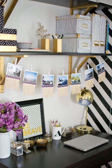 photos-workspace-workstation-decor-memories