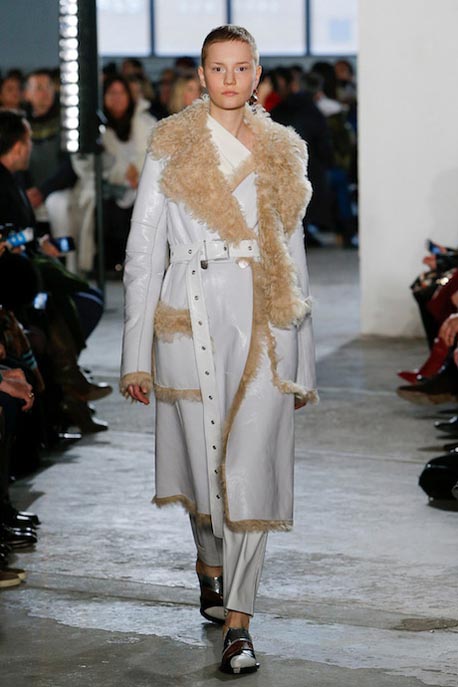 proenza-schouler-fw17-rtw-fall-winter-2017-18-collection (21)-white-fur-coat