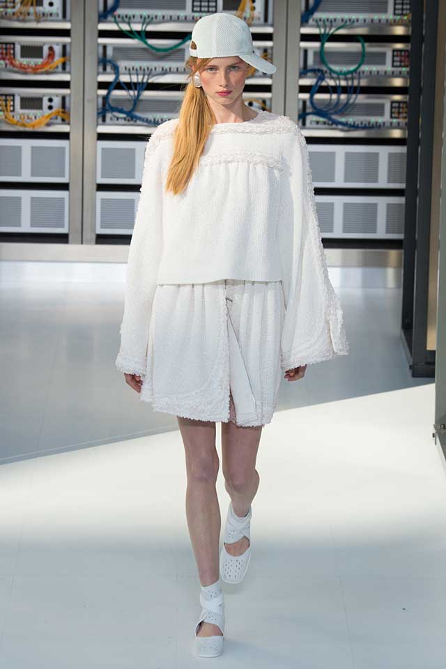 what-should-i-wear-spring-2017-trends-all-white-chanel-outfit