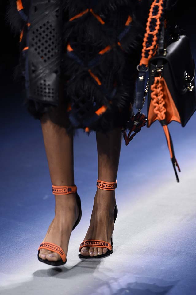 Versace-fw17-rtw-fall-winter-2017-18-accessories-details-collection (17)-orange-details