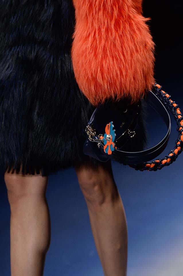 Versace-fw17-rtw-fall-winter-2017-18-accessories-details-collection (82)-fur-sleeves