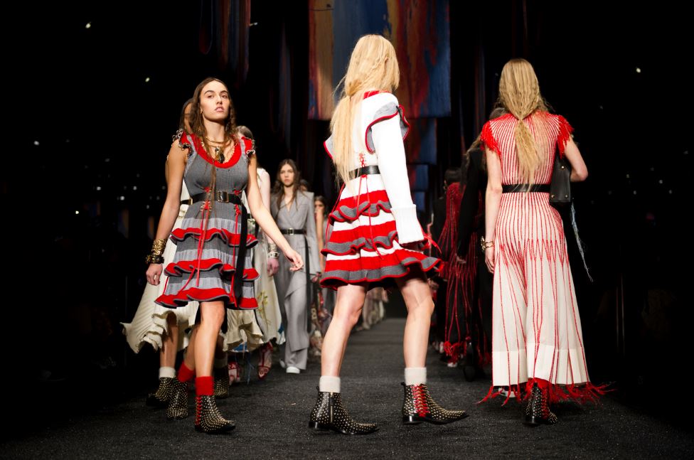 alexander-mcqueen-fw17-fall-winter-2017-18-collection-models-runway