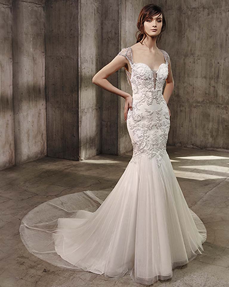 badgley-mischka-fall-winter-2017-bridal-collection-long-trails (1)-neckline