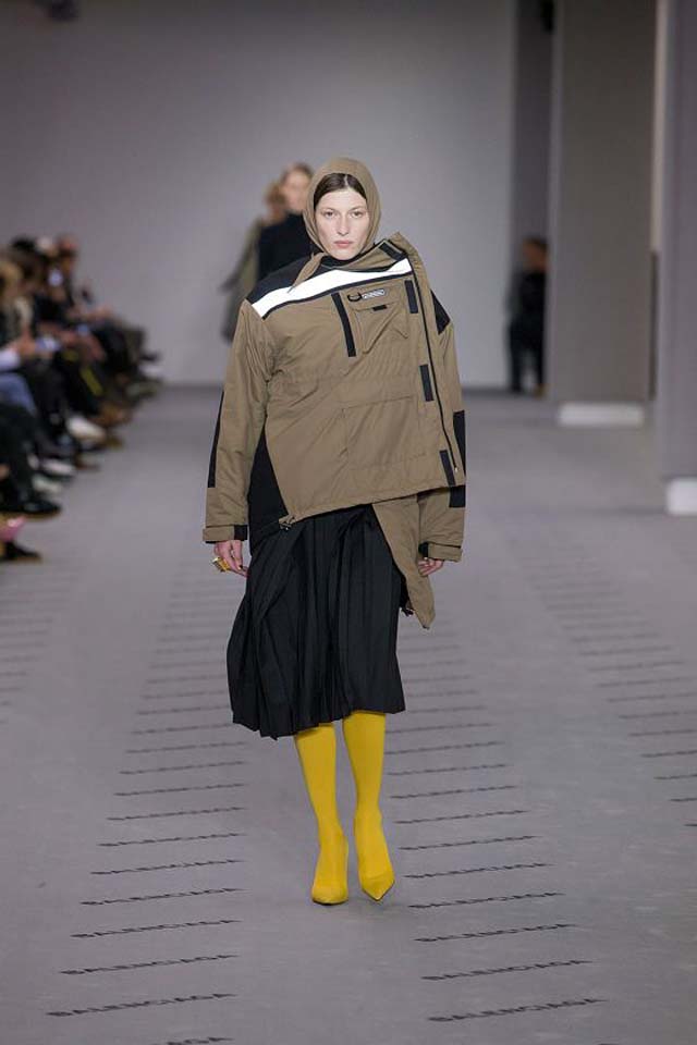 balenciaga-fw17-rtw-fall-winter-2017-18-collection (21)-yellow-boots