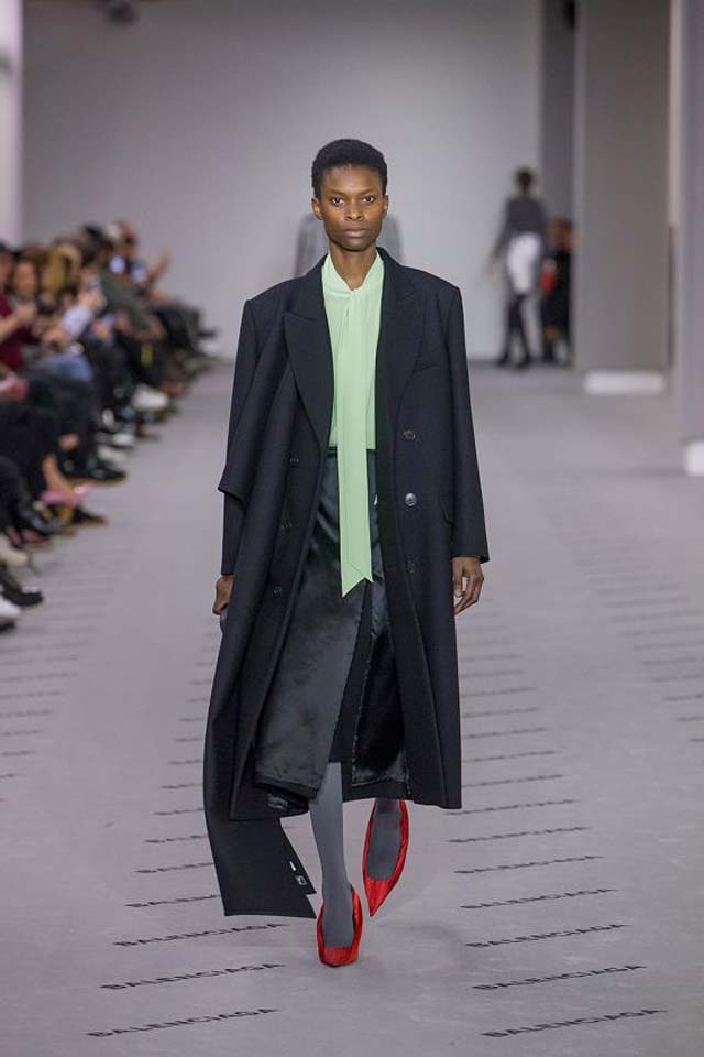 balenciaga-fw17-rtw-fall-winter-2017-18-collection (28)-suit-long-coat