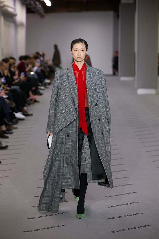 balenciaga-fw17-rtw-fall-winter-2017-18-collection (29)-checkered-coat