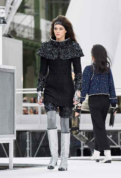 chanel-fw17-rtw-fall-winter-2017-18-collection (79)-black-dress