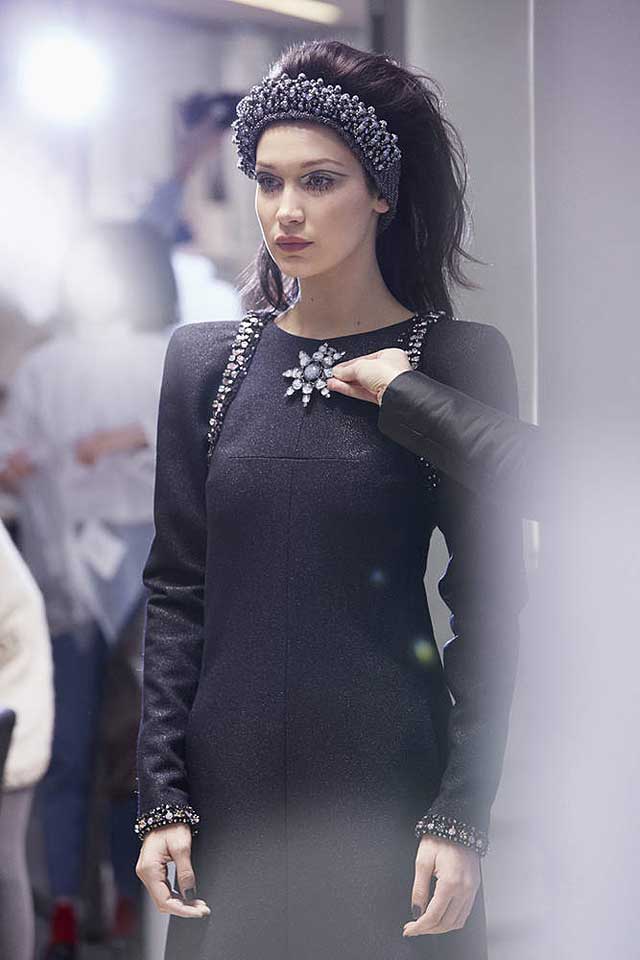 chanel-fw17-rtw-fall-winter-2017-18-collection-backstage-pics (2)-hairstyle