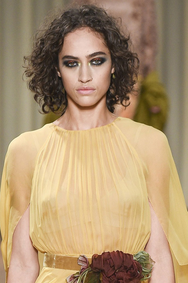 fashion-week-designer-alberta--ferretti-hair-trend-curls-fall-winter-2017-18