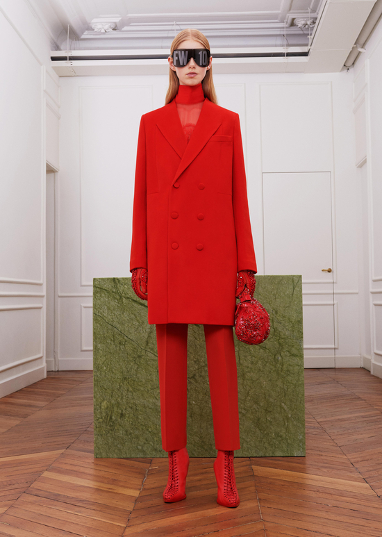 givenchy-fw17-rtw-fall-winter-2017-18-collection-all-red-outfit (18)-sunglasses-gloves-shoes