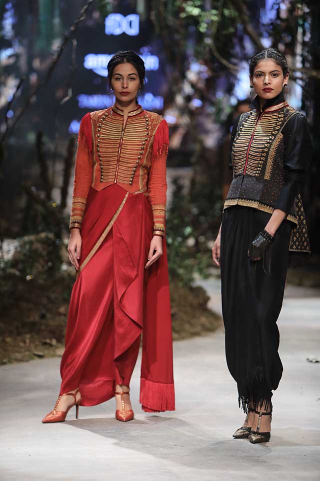 tarun-tahiliani-aifw-2017-fashion-show-dresses-designer-collection (11)-black-red-saree-pants-full-sleeved-overcoat