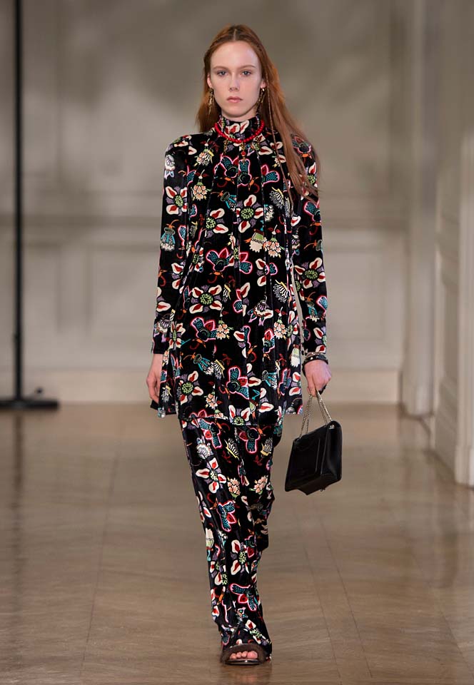 valentino-fw17-rtw-fall-winter-2017-18-collection (29)-velvet-printed-suit