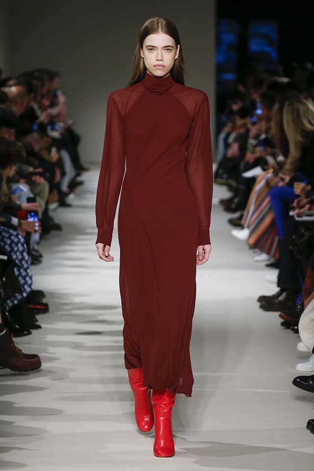 victoria-beckham-fw17-rtw-fall-winter-2017-18-collection (4)-red-sheer-sleeves-dress