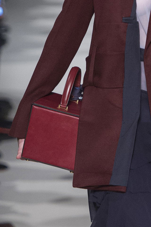 burgundy-colored-vanity-bag-victoria-beckham-latest-handbag-trends-2017