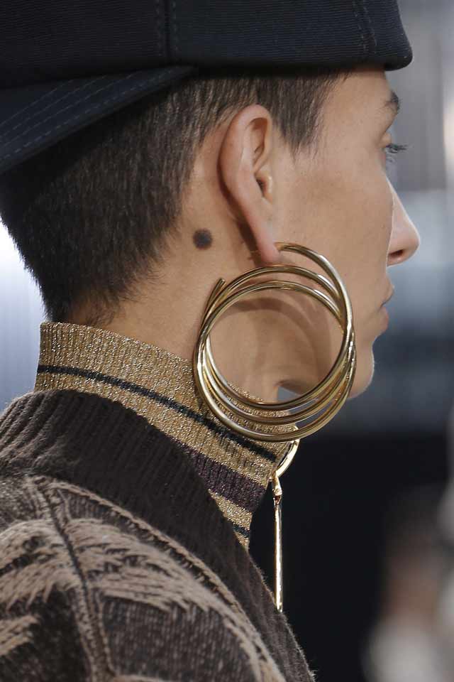 marc-jacobs-fall-winter-2017-latest-jewelry-trends-single-earring