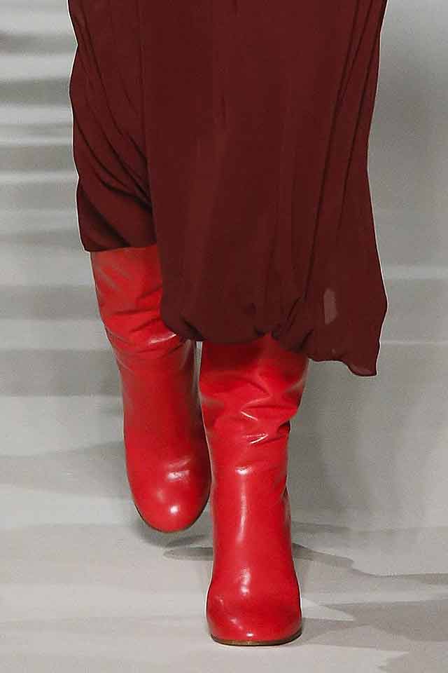 victoria-beckham-fall-winter-2017-fw17-(2)-latest-fashion-of-shoes-red-booties