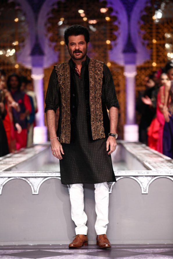 mens-ethnic-wear-designs-fashion-traditional-wear-nehru-jacket-embroidery-indian-wear