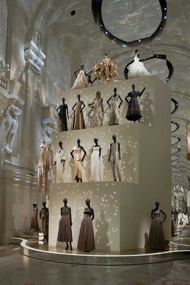 Christian Dior exhibition-designer-of-dreams (12)-top-dresses-gowns