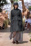 DIOR_Haute Couture-AW2017-fall-winter-2017-dresses (4)-black-coat-shoes-cap-belt
