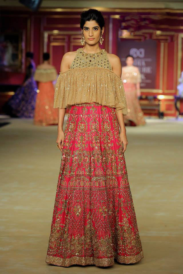 India-couture-week-2017-indian-designer-Shyamal&Bhumika- (12)-embellished-crop-top-pink-skirt