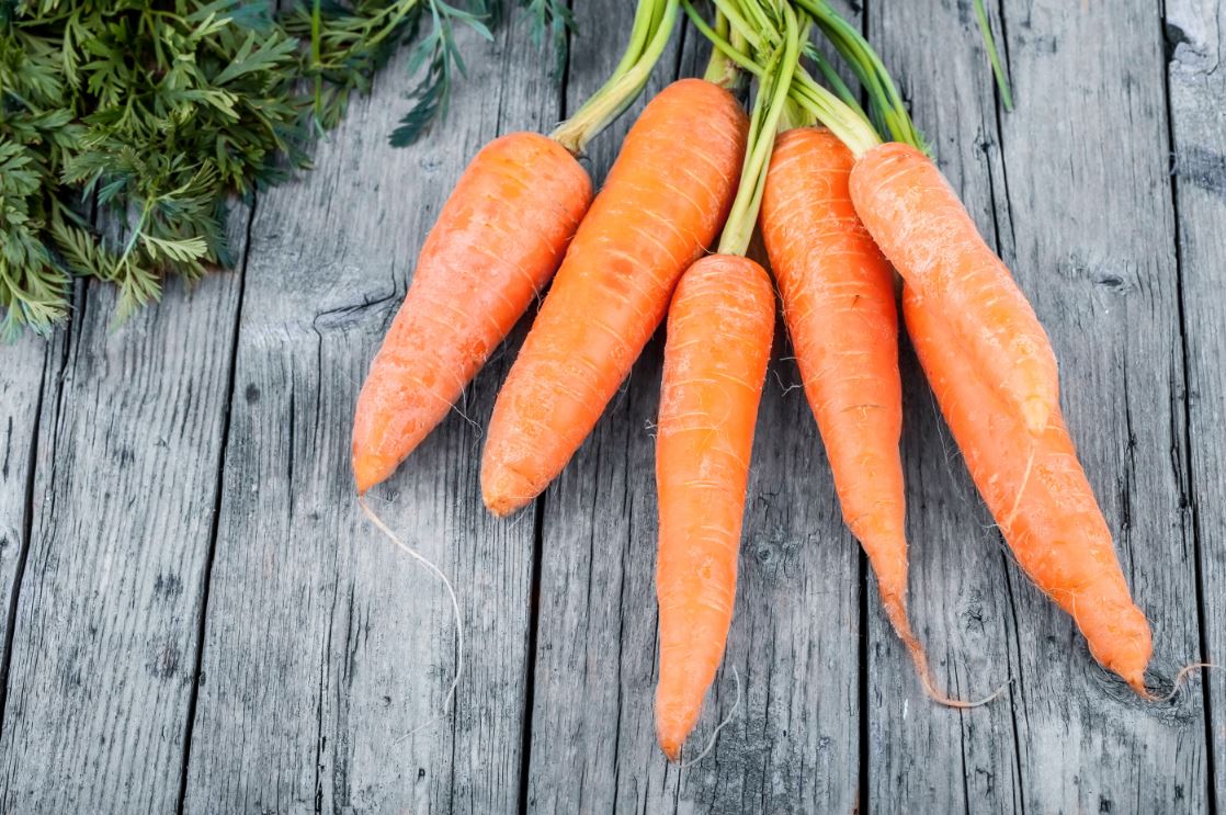 fresh-carrots-natural-homemade-face packs-carrot-mask-tips-paste-skincare-glowing-skin